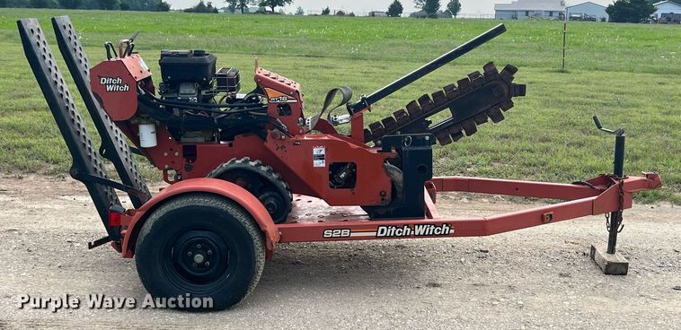 image for item LG9234 2013 Ditch Witch RT16  trencher