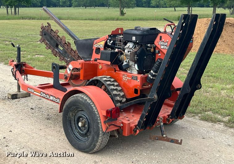 image for item LG9234 2013 Ditch Witch RT16  trencher