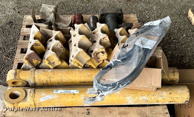 image for item LG9239 Dozer parts