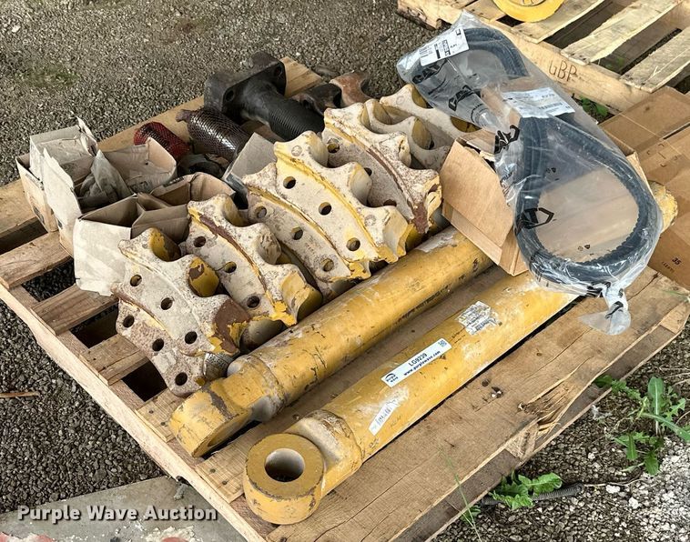 image for item LG9239 Dozer parts