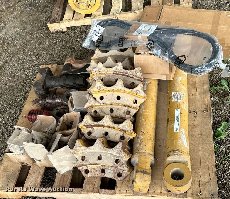 image for item LG9239 Dozer parts