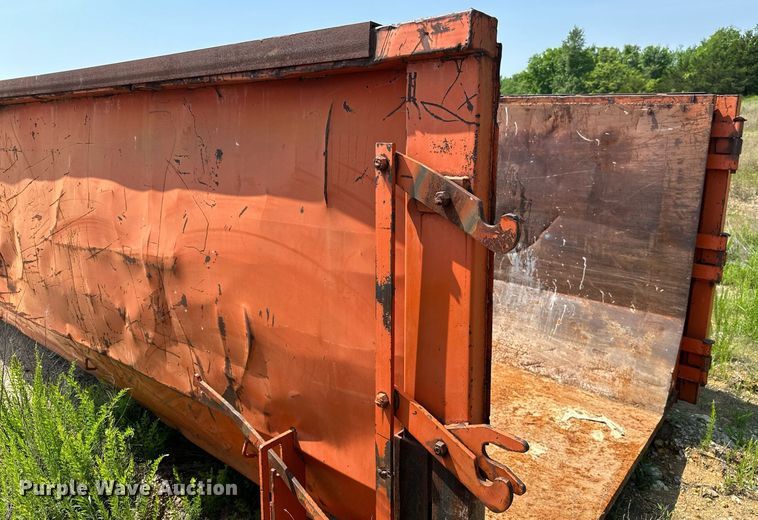 image for item LG9252 Roll-off container