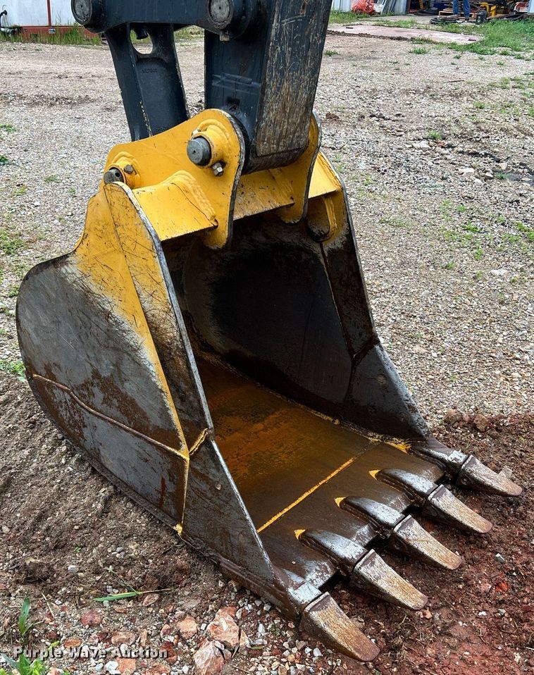 image for item LI9722 2014 John Deere 130G  excavator