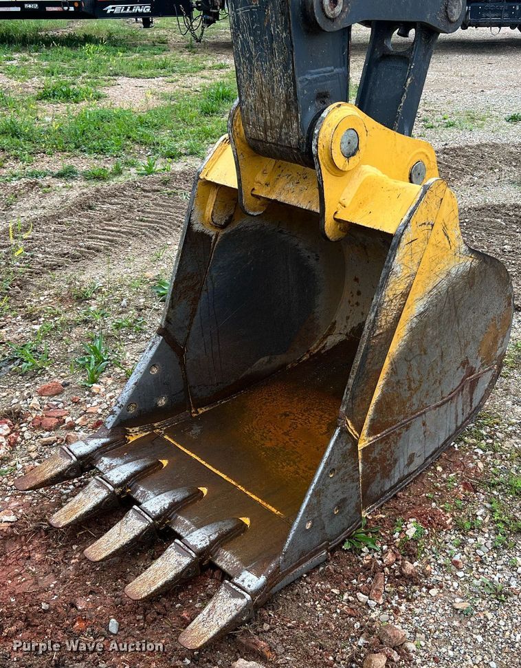 image for item LI9722 2014 John Deere 130G  excavator