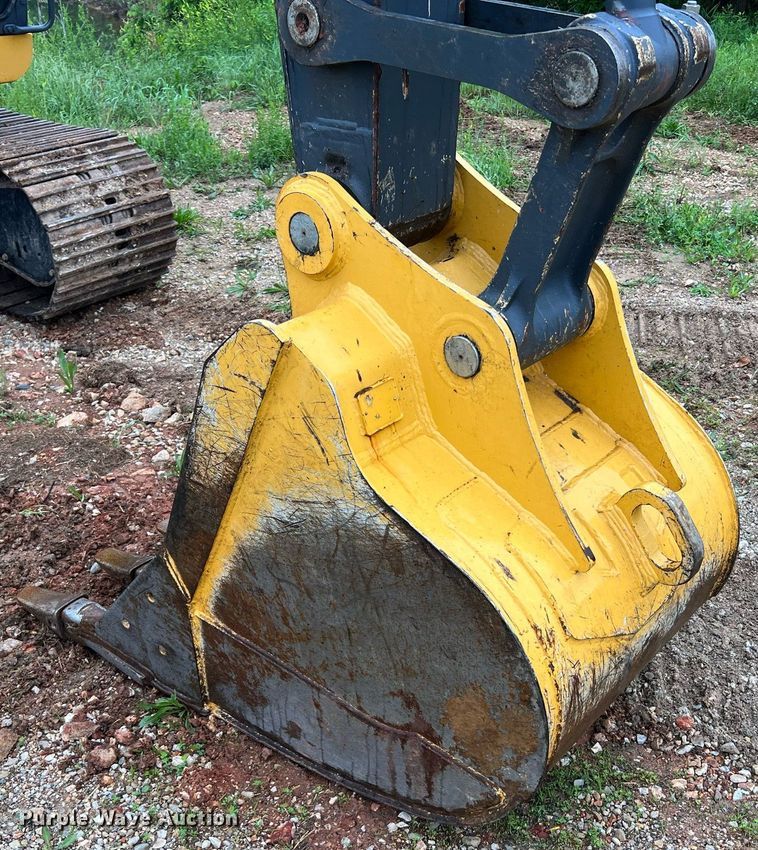 image for item LI9722 2014 John Deere 130G  excavator