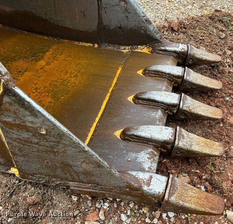 image for item LI9722 2014 John Deere 130G  excavator