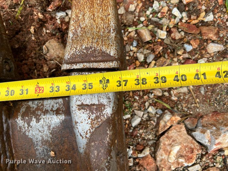 image for item LI9722 2014 John Deere 130G  excavator