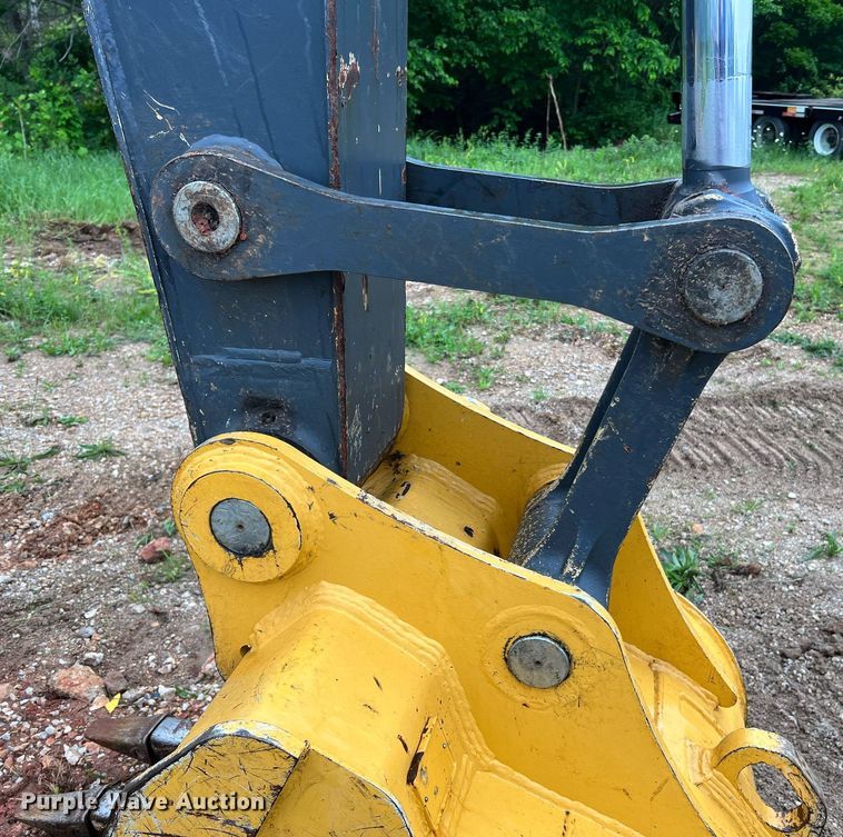 image for item LI9722 2014 John Deere 130G  excavator