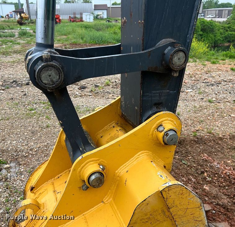 image for item LI9722 2014 John Deere 130G  excavator