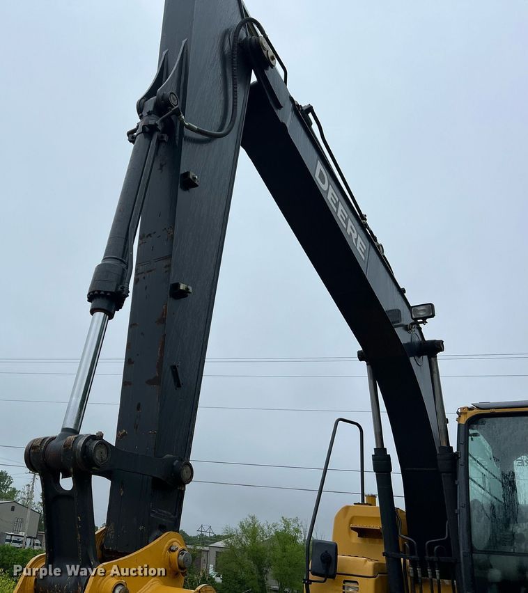 image for item LI9722 2014 John Deere 130G  excavator