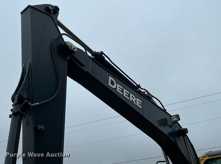 image for item LI9722 2014 John Deere 130G  excavator