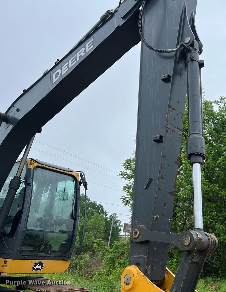 image for item LI9722 2014 John Deere 130G  excavator