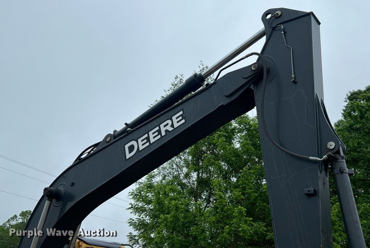 image for item LI9722 2014 John Deere 130G  excavator