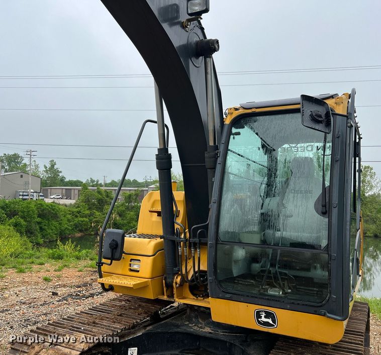 image for item LI9722 2014 John Deere 130G  excavator