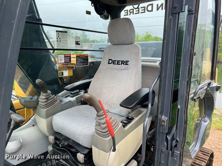 image for item LI9722 2014 John Deere 130G  excavator