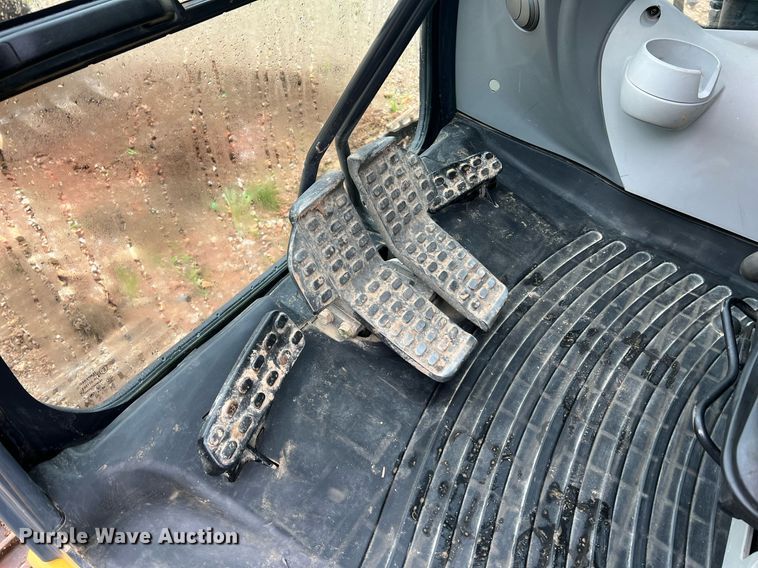 image for item LI9722 2014 John Deere 130G  excavator