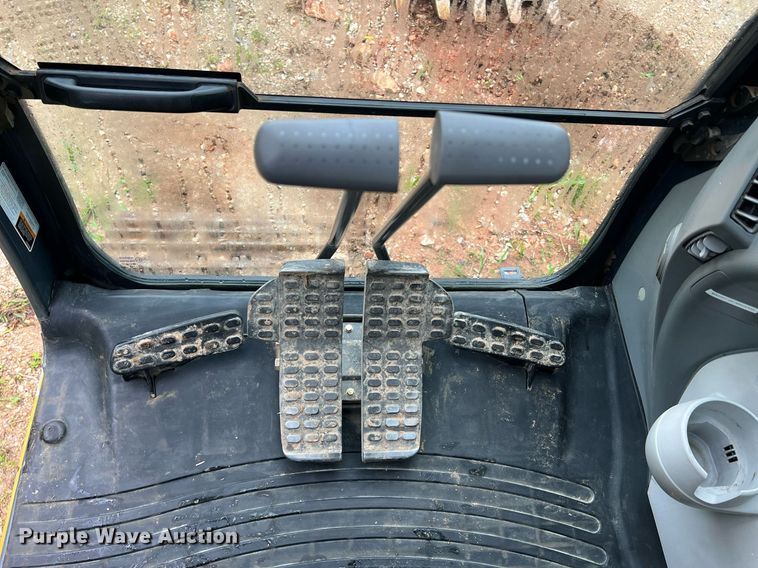 image for item LI9722 2014 John Deere 130G  excavator