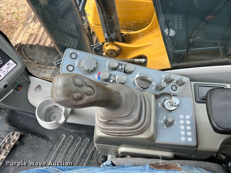 image for item LI9722 2014 John Deere 130G  excavator