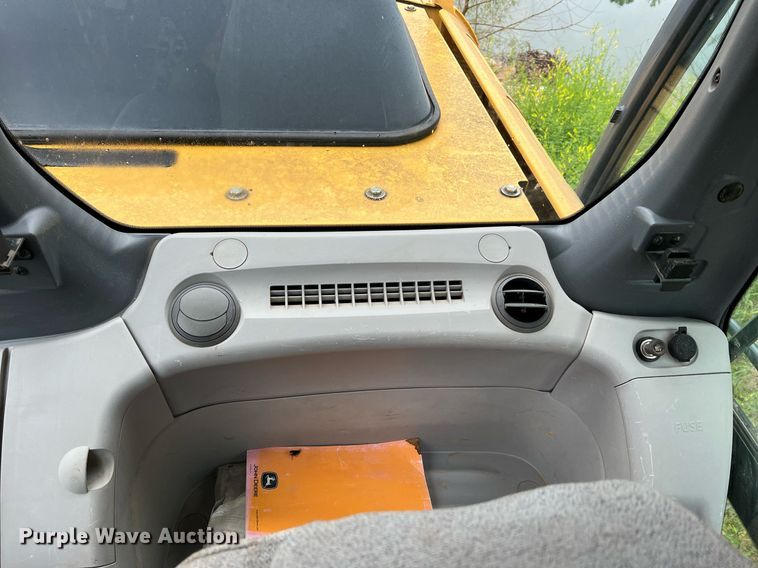 image for item LI9722 2014 John Deere 130G  excavator