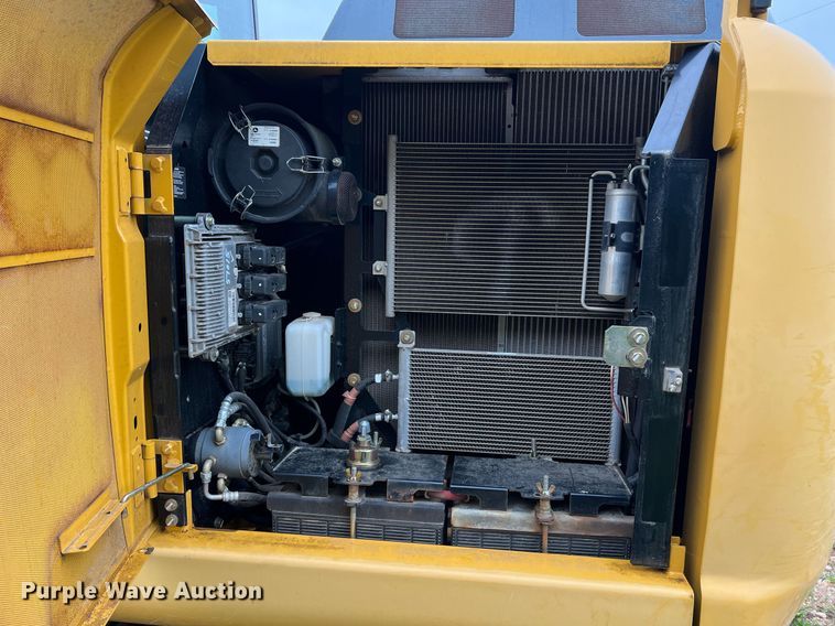 image for item LI9722 2014 John Deere 130G  excavator