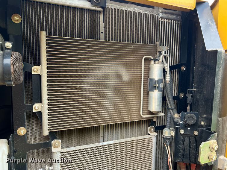 image for item LI9722 2014 John Deere 130G  excavator