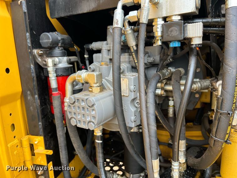 image for item LI9722 2014 John Deere 130G  excavator