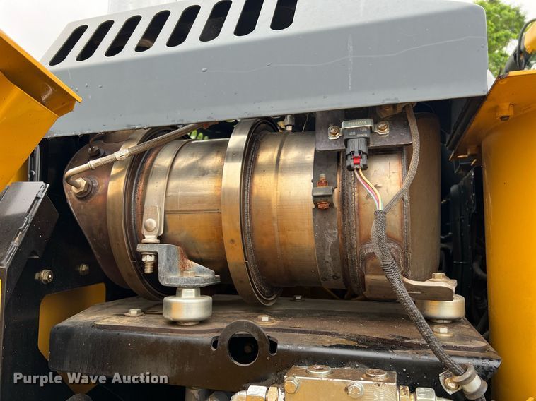 image for item LI9722 2014 John Deere 130G  excavator