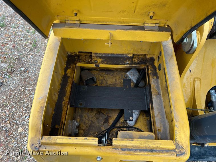 image for item LI9722 2014 John Deere 130G  excavator