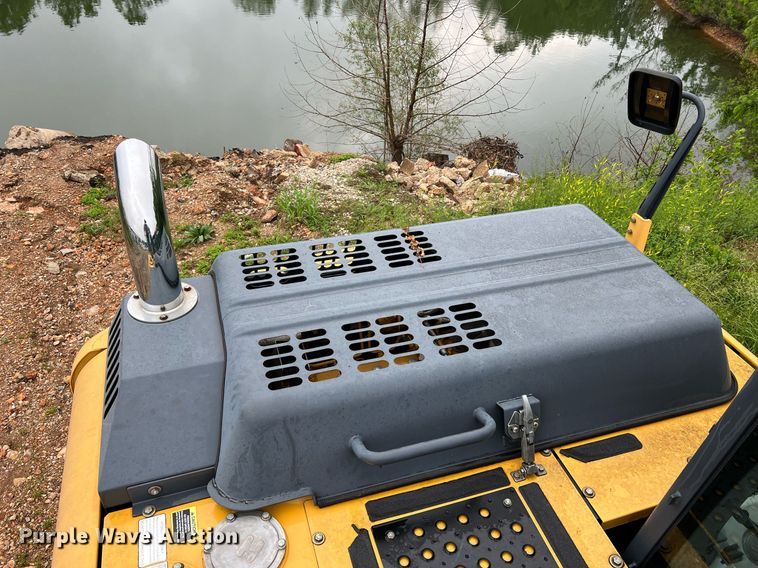 image for item LI9722 2014 John Deere 130G  excavator