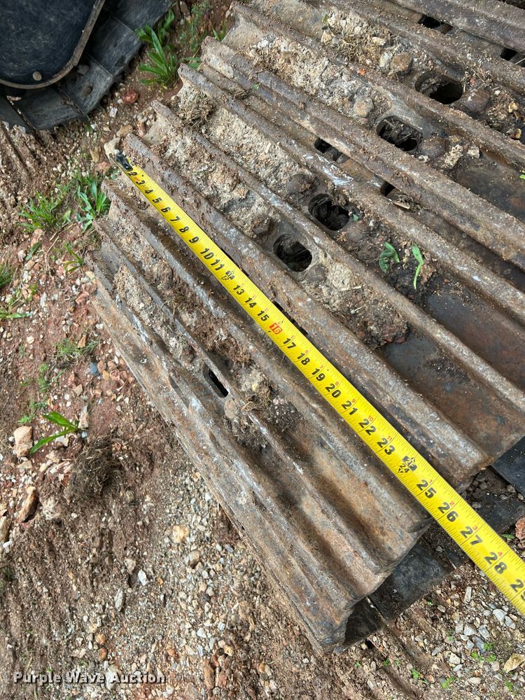 image for item LI9722 2014 John Deere 130G  excavator