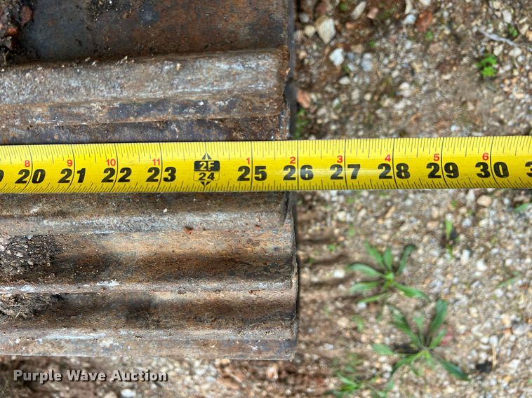 image for item LI9722 2014 John Deere 130G  excavator