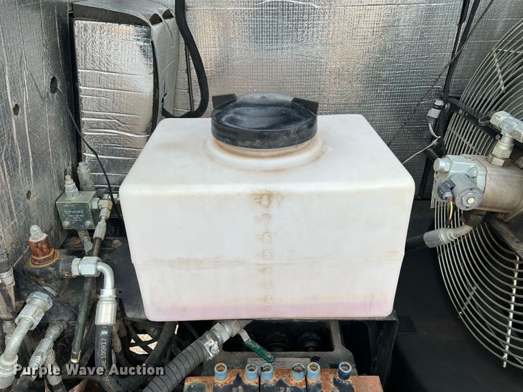 image for item LI9723 2016 Ditch Witch JT30 All-Terrain  directional boring unit