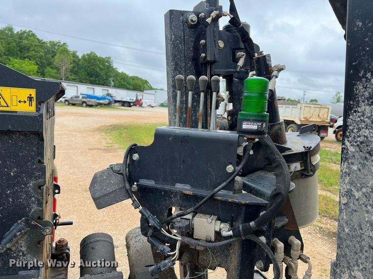 image for item LI9724 2013 Ditch Witch JT25  directional boring unit