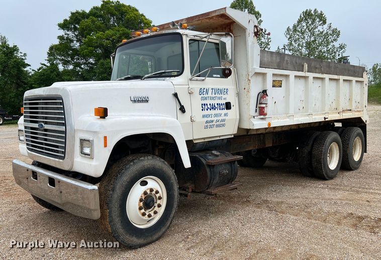 image for item LI9726 1991 Ford L8000  dump truck