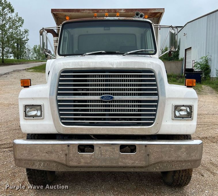 image for item LI9726 1991 Ford L8000  dump truck