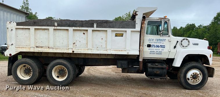 image for item LI9726 1991 Ford L8000  dump truck