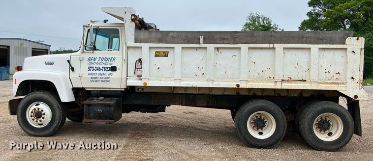 image for item LI9726 1991 Ford L8000  dump truck
