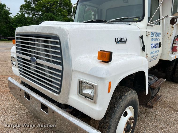 image for item LI9726 1991 Ford L8000  dump truck