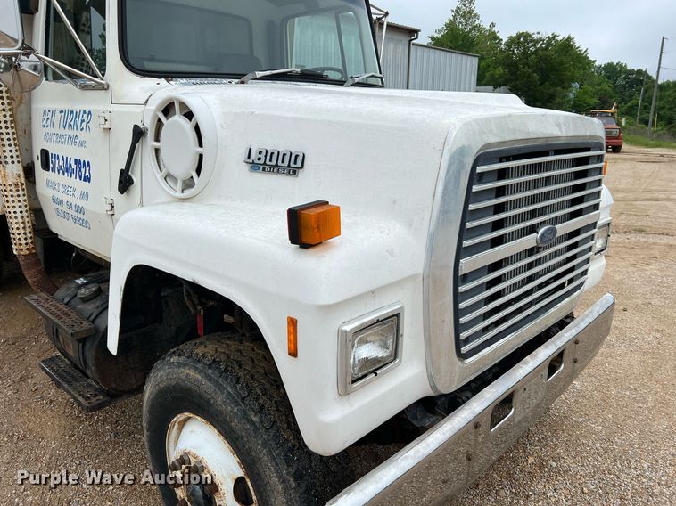 image for item LI9726 1991 Ford L8000  dump truck