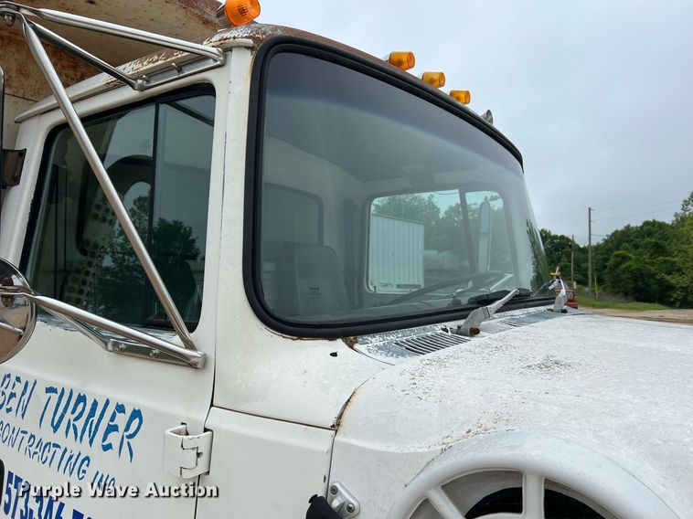 image for item LI9726 1991 Ford L8000  dump truck