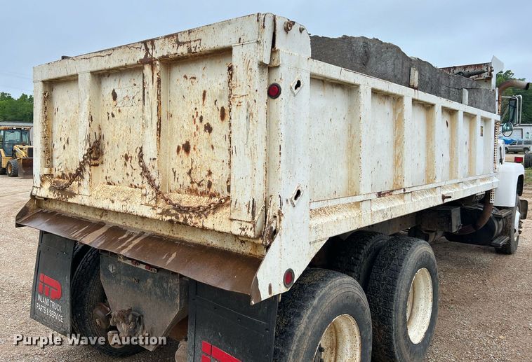 image for item LI9726 1991 Ford L8000  dump truck