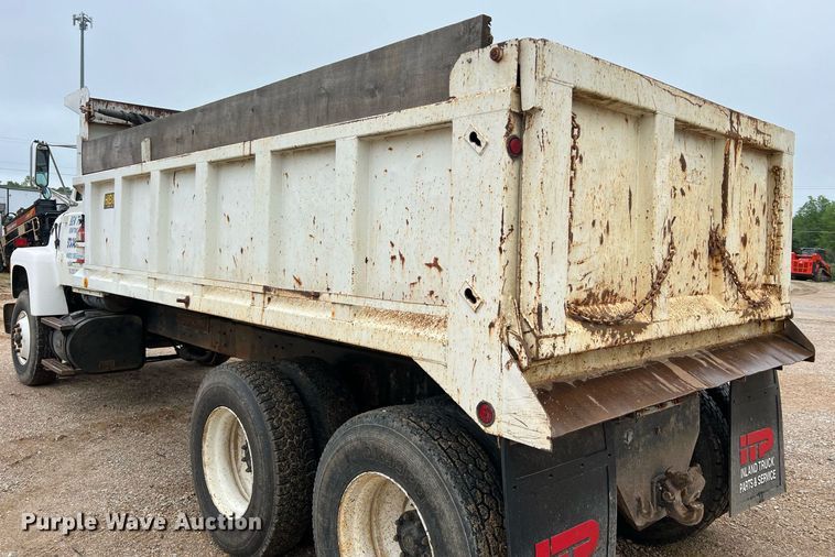 image for item LI9726 1991 Ford L8000  dump truck