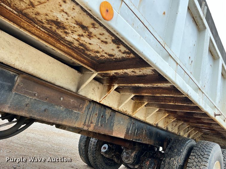 image for item LI9726 1991 Ford L8000  dump truck