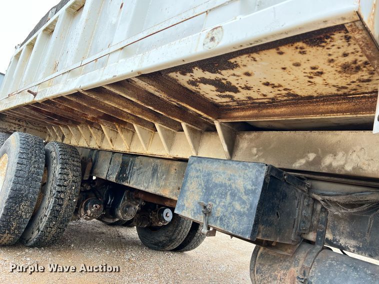 image for item LI9726 1991 Ford L8000  dump truck
