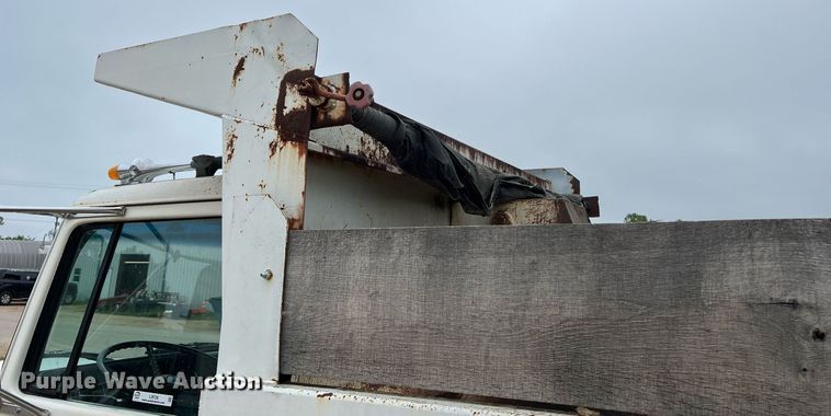 image for item LI9726 1991 Ford L8000  dump truck