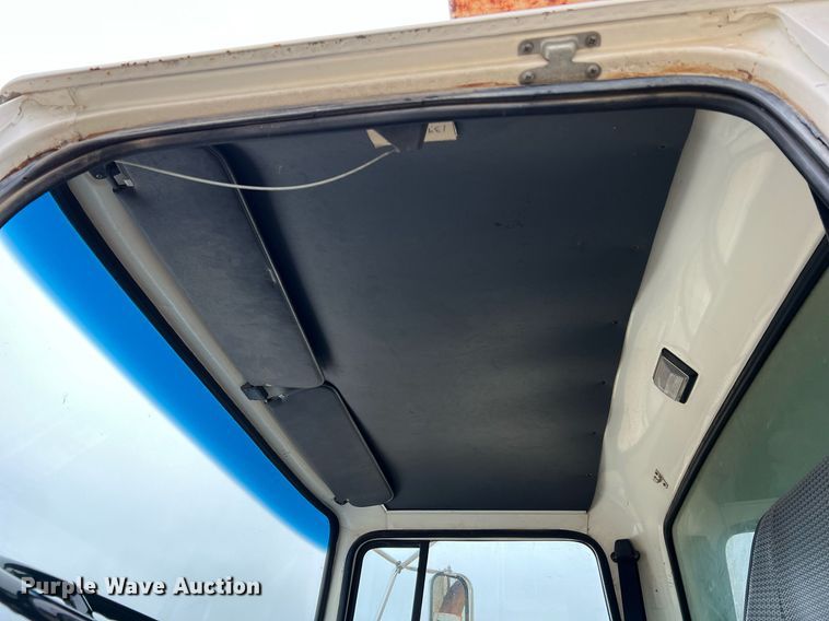 image for item LI9726 1991 Ford L8000  dump truck