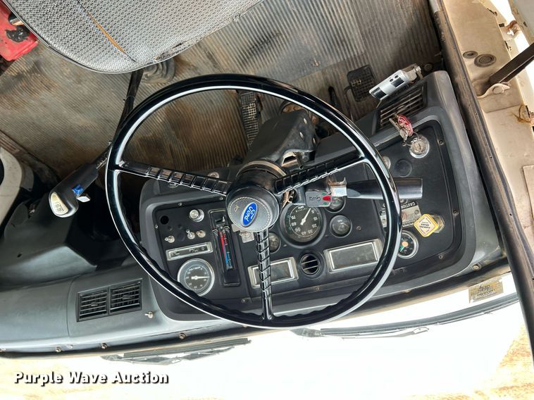 image for item LI9726 1991 Ford L8000  dump truck