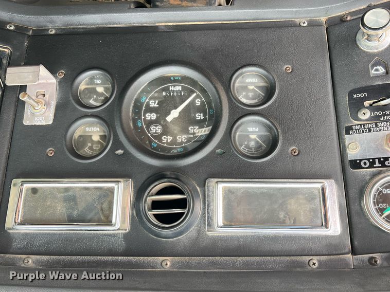 image for item LI9726 1991 Ford L8000  dump truck