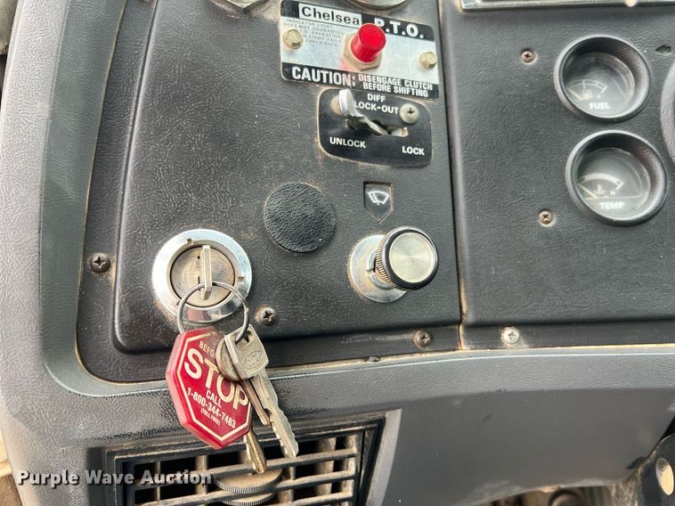 image for item LI9726 1991 Ford L8000  dump truck