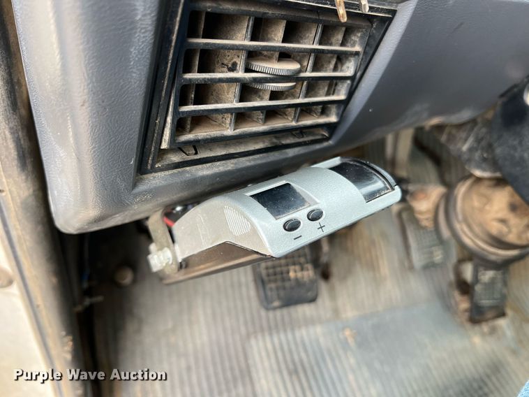 image for item LI9726 1991 Ford L8000  dump truck